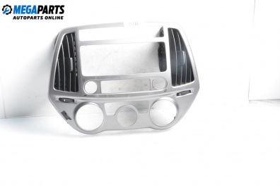 Consola centrală for Hyundai i20 Hatchback I (08.2008 - 12.2014)