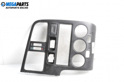 Central console for Nissan Primera Hatchback II (06.1996 - 07.2002)