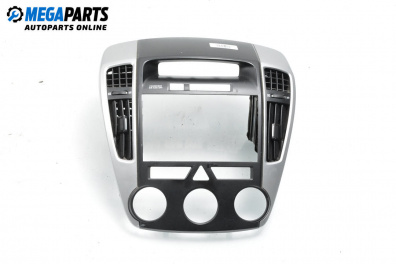 Consola centrală for Kia Cee'd Hatchback I (12.2006 - 12.2012)