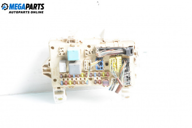 Sicherungskasten for Toyota Corolla Verso II (03.2004 - 04.2009) 2.0 D-4D (CUR10), 116 hp