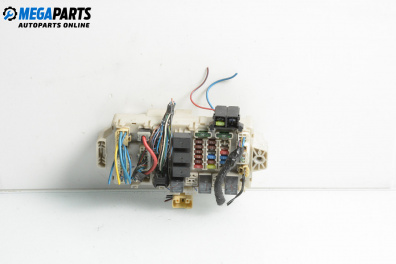 Fuse box for Mitsubishi Outlander I SUV (03.2001 - 12.2006) 2.0 (CU2W), 136 hp