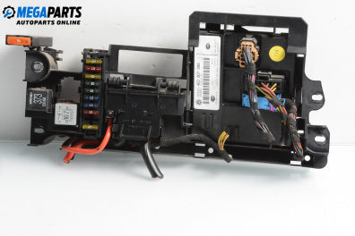 Sicherungskasten for Audi A8 Sedan 4E (10.2002 - 07.2010) 4.2 quattro, 335 hp