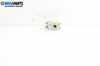 Antenna booster for BMW 7 Series F01 (02.2008 - 12.2015)