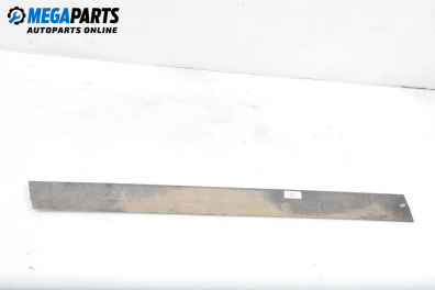 Material profilat exterior for Volkswagen Passat IV Variant B5.5 (09.2000 - 08.2005), combi, position: fața
