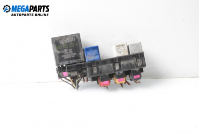 Fuse box for Volkswagen Passat IV Variant B5.5 (09.2000 - 08.2005) 1.9 TDI 4motion, 130 hp