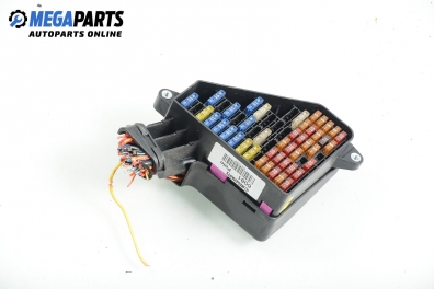Fuse box for Volkswagen Polo (9N/9N3) 1.4 16V, 75 hp, 3 doors automatic, 2004
