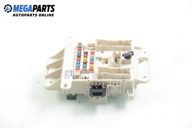 Fuse box for Toyota RAV4 (XA20) 2.0 D-4D, 116 hp, 5 doors, 2003