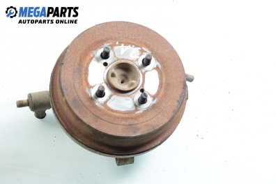 Achsschenkel radnabe mit bremstrommel for Toyota Corolla (E110) 1.6 16V, 110 hp, sedan, 2000, position: links, rückseite