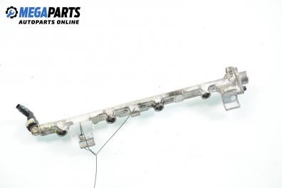 Fuel rail for Ford Focus II 1.6 Ti, 115 hp, hatchback, 5 doors, 2005