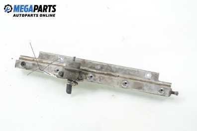 Fuel rail for Volvo 850 2.0, 143 hp, station wagon, 1995