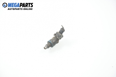 Gasoline fuel injector for Volvo 850 2.0, 143 hp, station wagon, 1995