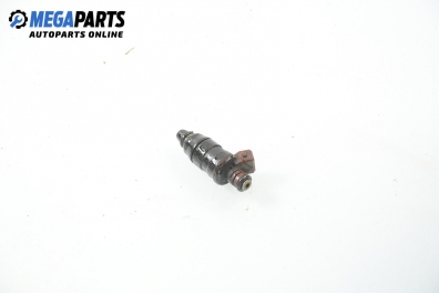 Gasoline fuel injector for Alfa Romeo 145 1.4, 90 hp, 3 doors, 1995