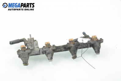 Fuel rail with injectors for Ford Mondeo Mk I 2.0 16V, 136 hp, station wagon, 1995