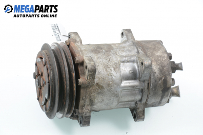 Kompressor klimaanlage for Volkswagen Passat (B3) 2.0 16V, 136 hp, combi, 1992