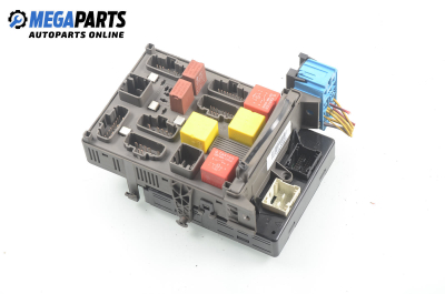 Fuse box for Renault Laguna II (X74) 1.9 dCi, 120 hp, station wagon, 2003