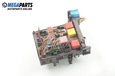 Fuse box for Renault Laguna II (X74) 2.2 dCi, 150 hp, station wagon, 2003