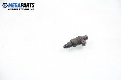 Gasoline fuel injector for Opel Omega B 2.0 16V, 136 hp, station wagon, 1996