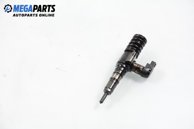 Diesel fuel injector for Volkswagen Passat (B6) 2.0 16V TDI, 140 hp, sedan, 2005