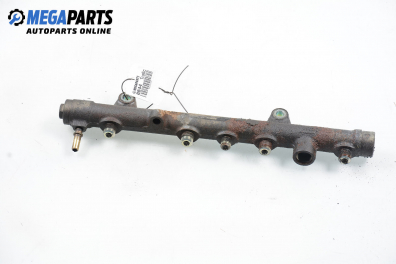 Fuel rail for Renault Trafic 1.9 dCi, 101 hp, passenger, 2005