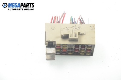 Fuse box for Chrysler Voyager 3.3 4WD, 150 hp automatic, 1991