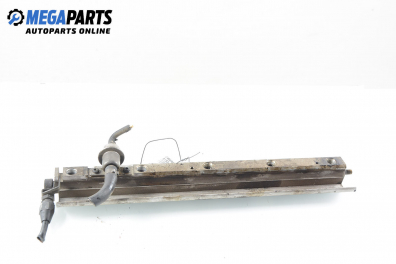 Fuel rail for Volvo 850 2.0, 143 hp, station wagon, 5 doors, 1996