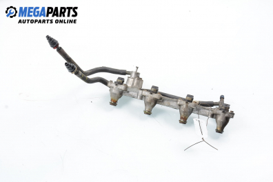 Fuel rail with injectors for Ford Mondeo Mk I 1.6 16V, 90 hp, station wagon, 1994