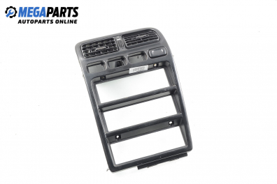 Central console for Nissan Primera (P10) 1.6, 102 hp, station wagon, 1993