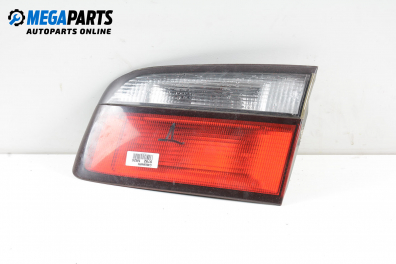 Innere bremsleuchte for Mazda 626 (VI) 2.0, 116 hp, combi, 2000, position: rechts