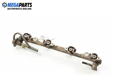 Fuel rail for Toyota Previa 2.4 4WD, 132 hp, 1997