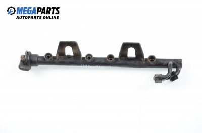 Fuel rail for Audi 80 (B4) 2.0, 115 hp, sedan, 1992