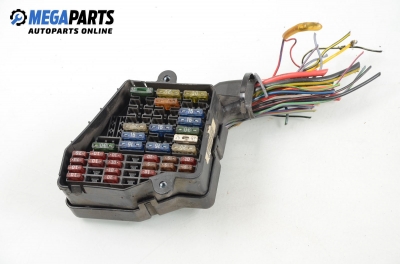 Fuse box for Volkswagen Passat 1.9 TDI 4motion, 110 hp, station wagon, 1998