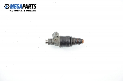 Gasoline fuel injector for Audi 80 (B4) 2.0, 115 hp, sedan, 1992