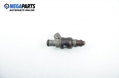 Gasoline fuel injector for Audi 80 (B4) 2.0, 115 hp, sedan, 1992