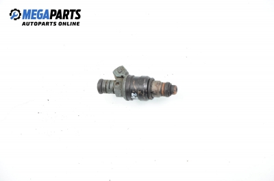 Gasoline fuel injector for Audi 80 (B4) 2.0, 115 hp, sedan, 1992