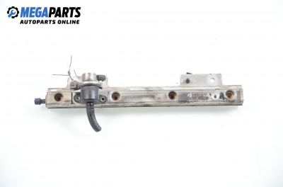 Fuel rail for Volvo S40/V40 2.0 T, 160 hp, station wagon, 1999