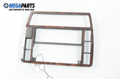Consola centrală pentru Volkswagen Passat (B5; B5.5) 1.8, 125 cp, combi automat, 1997