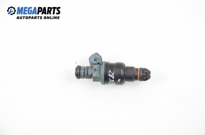 Gasoline fuel injector for BMW 3 (E36) 1.8, 113 hp, sedan, 1992