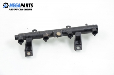 Fuel rail for Citroen Xsara 1.6, 88 hp, station wagon, 2001