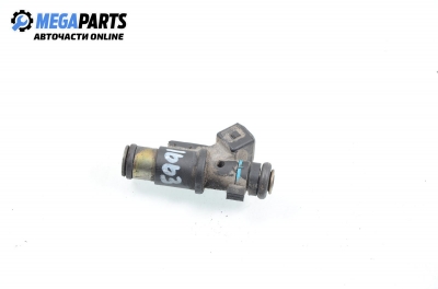 Gasoline fuel injector for Peugeot 307 1.4, 75 hp, hatchback, 2001