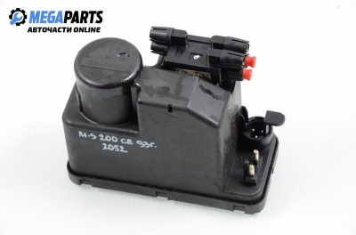 Central lock vacuum pump for Mercedes-Benz 124 (W/S/C/A/V) 2.0, 136 hp, coupe, 1993