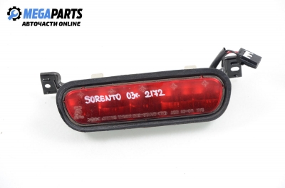 Central tail light for Kia Sorento 2.5 CRDi, 140 hp automatic, 2003