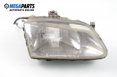 Far pentru Renault Megane 1.6, 90 cp, hatchback, 5 uși, 1996, poziție: dreapte