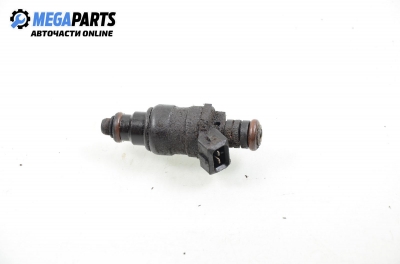 Gasoline fuel injector for Audi 80 (B4) 2.0, 115 hp, station wagon, 1994