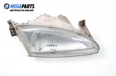 Far for Hyundai Lantra 1.6 16V, 116 hp, combi, 1996, position: dreapta