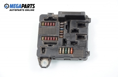 Fuse box for Renault Megane 1.9 dCi, 120 hp, station wagon, 2003