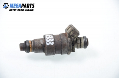 Gasoline fuel injector for Renault Espace II 2.2, 108 hp, 1990