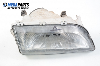 Far pentru Volvo S40/V40 2.0, 140 cp, combi, 1997, poziție: dreapte