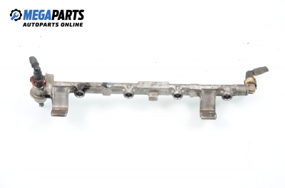 Fuel rail for Ford Focus 1.6 16V, 100 hp, hatchback, 5 doors, 1999