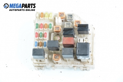 Fuse box for Toyota RAV4 (XA20) 2.0 D-4D, 116 hp, 5 doors, 2003