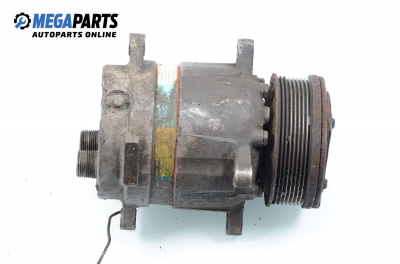 AC compressor for Volkswagen Golf III 2.0, 150 hp, 3 doors, 1994 № SAE J639